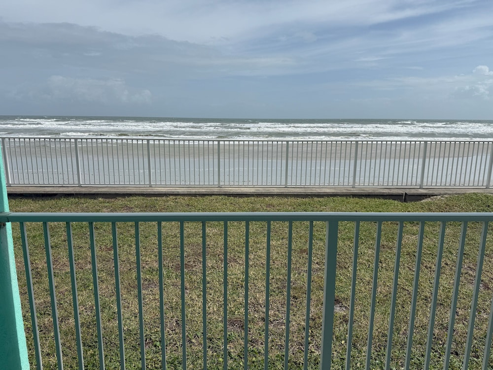 New Smyrna Waves MOD Collection by Sonesta 3/50