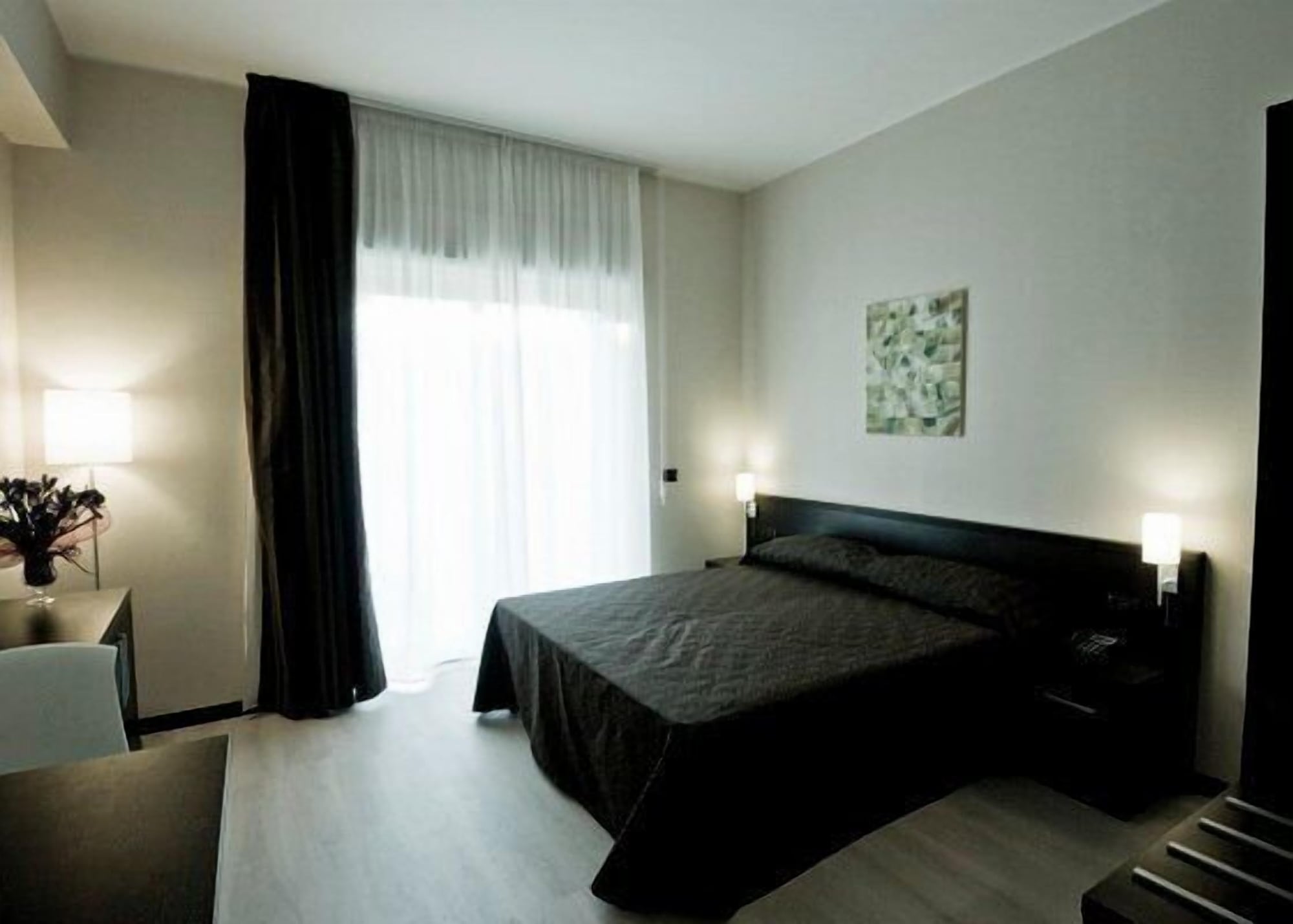 ROOM, DOUBLE OR TWIN BED