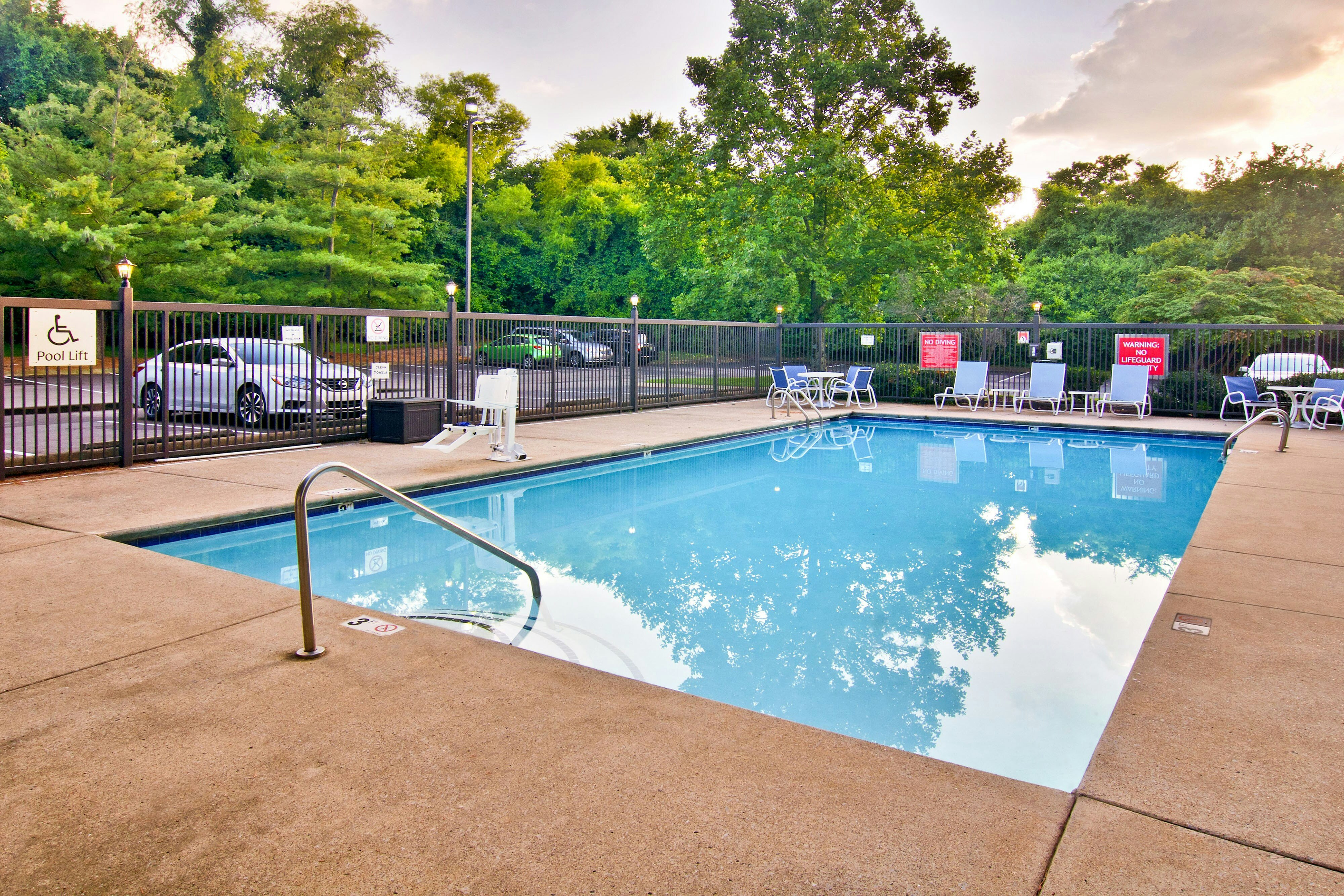 Four Points by Sheraton Nashville Airport 6/17