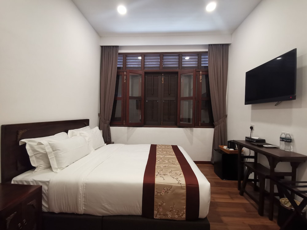 SUPERIOR, QUEEN BED