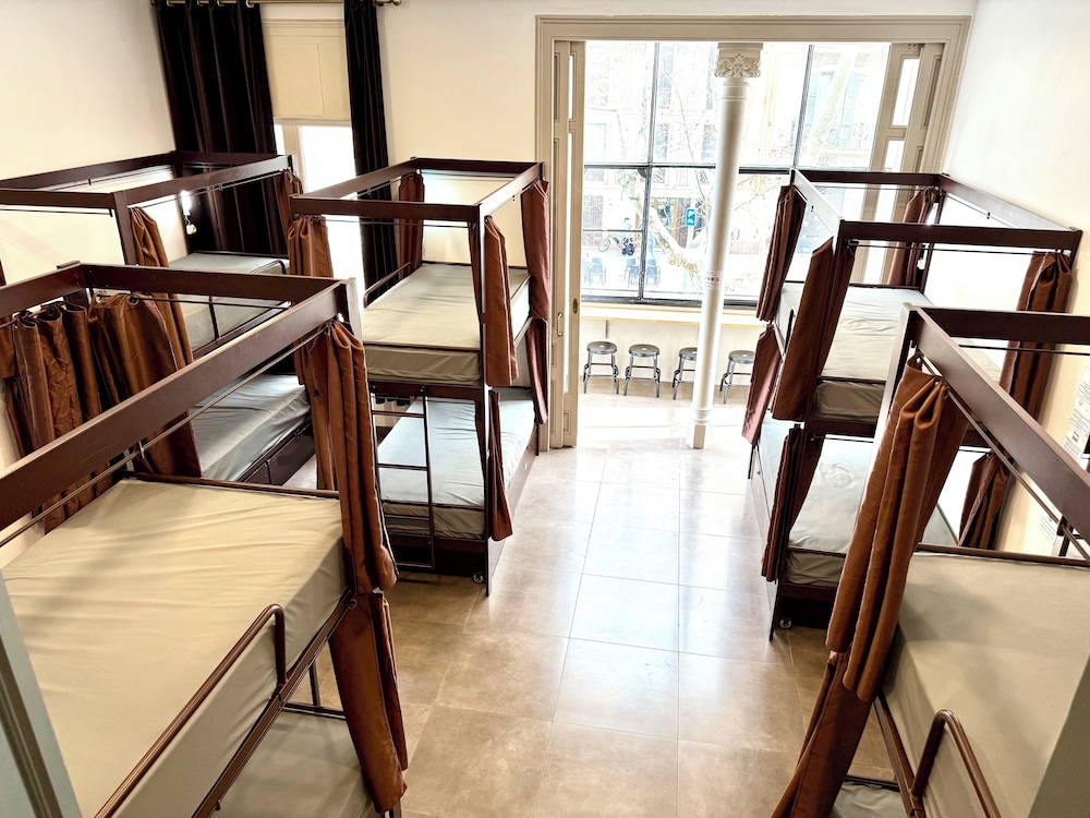 Hip Karma Hostel Shared Rooms 29/50