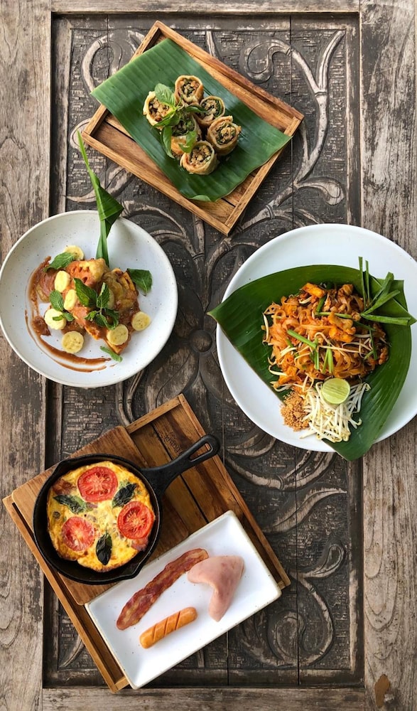 Ruen Kanok Thai House 13/33