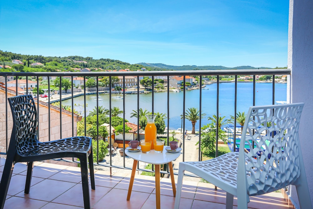 Hotel Lumbarda 6/63