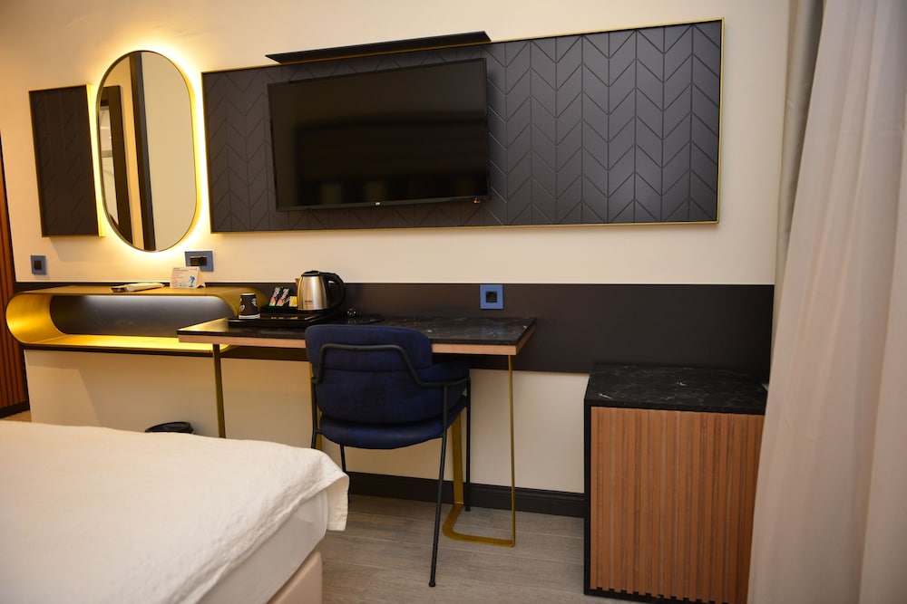 Oasis Hotel 24/30