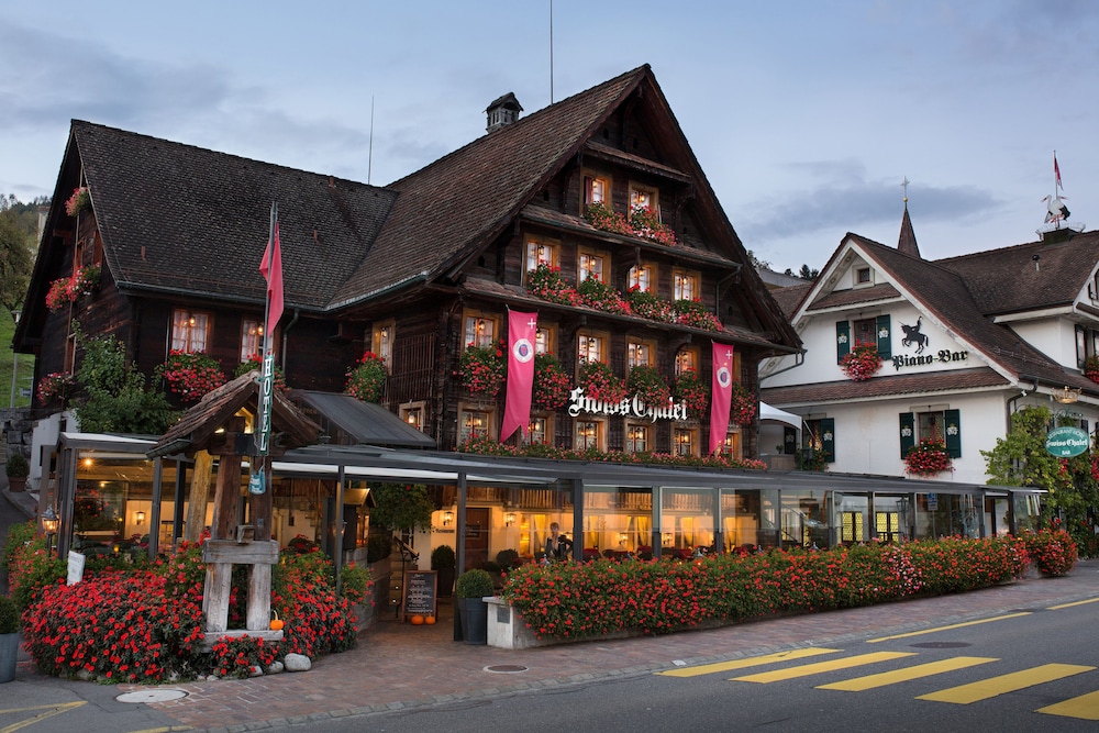 Swiss-Chalet Merlischachen - Historik Chalet-Hotel Lodge 4/44
