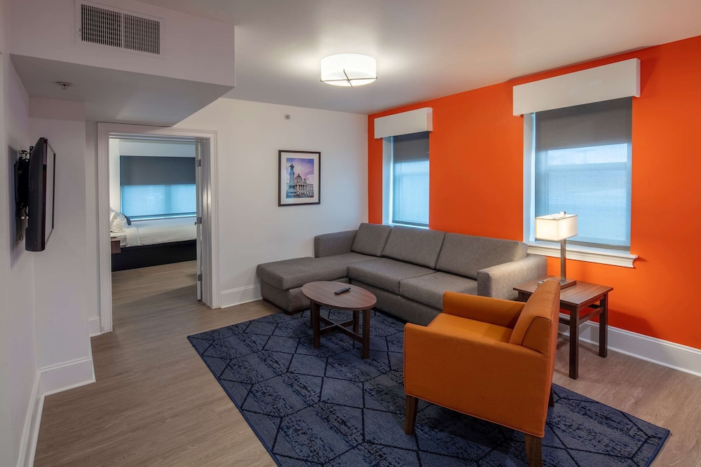 Collegian Hotel and Suites, Trademark Collection By Wyndham 36/59