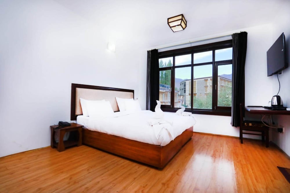 Hotel Sky Desert 10/20
