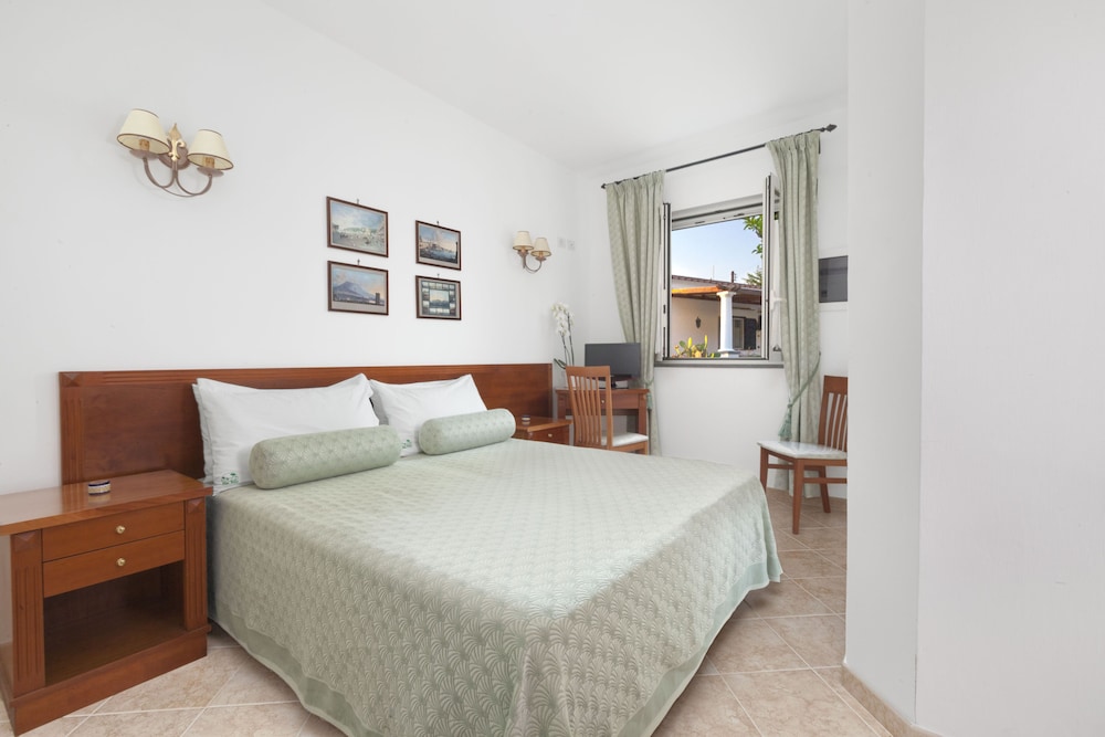 Relais 2 Pini Capri 10/38