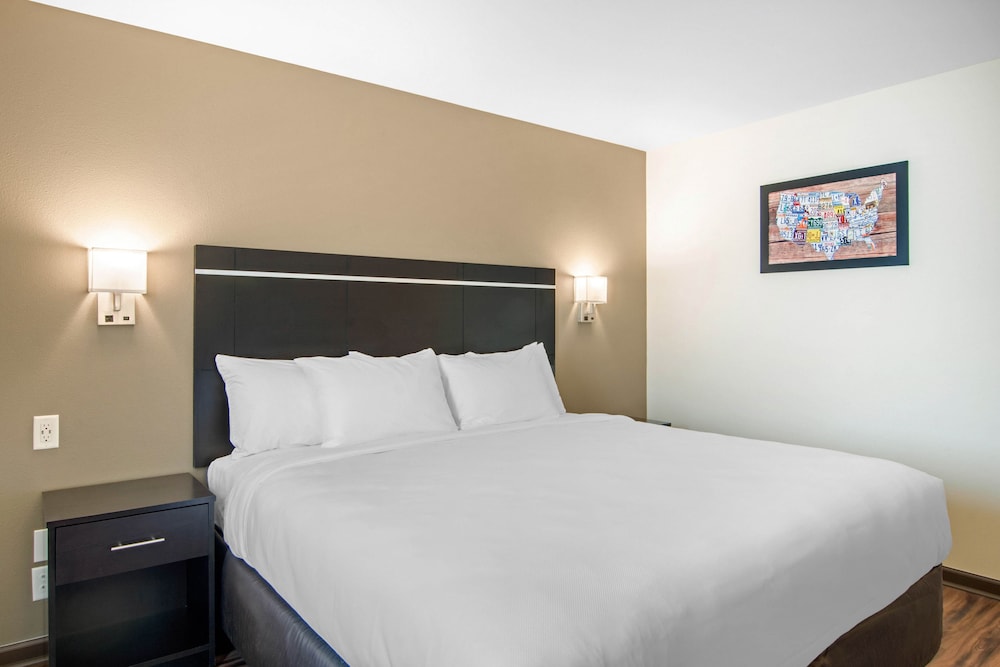 Econo Lodge Inn & Suites Springfield Main Street 21/63