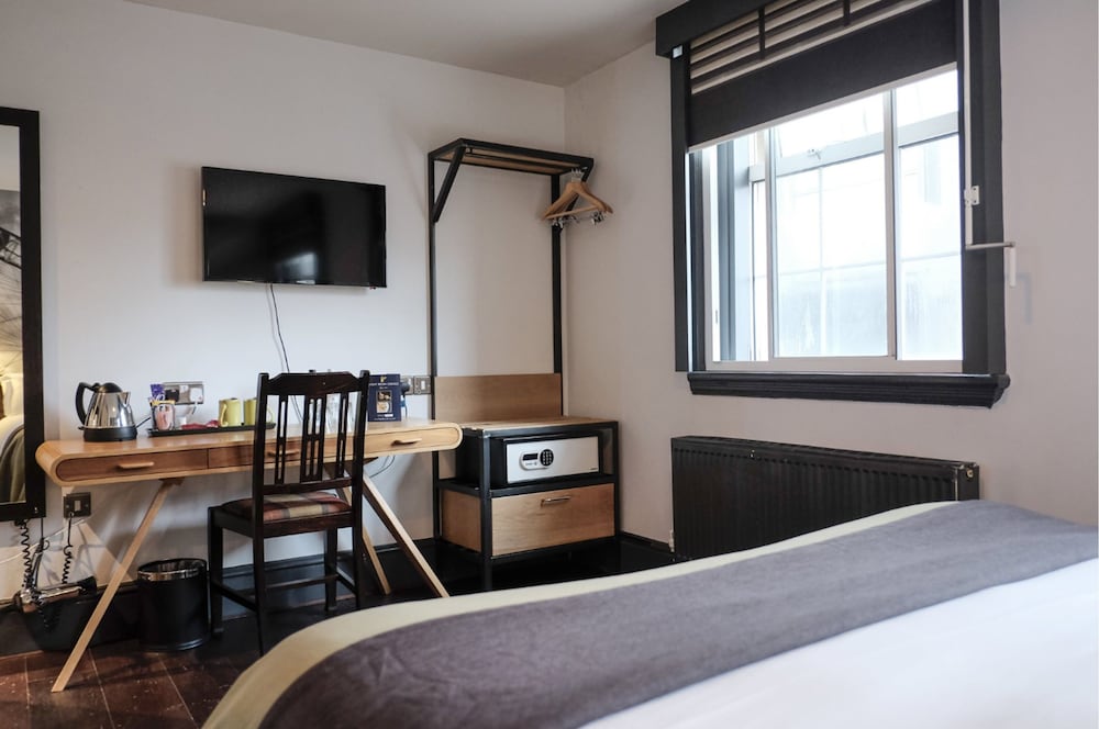 The Wellington Hotel, Waterloo 26/50