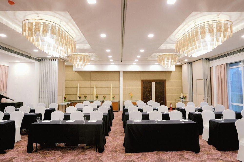 Goldberry Suites & Hotel Cebu 45/50