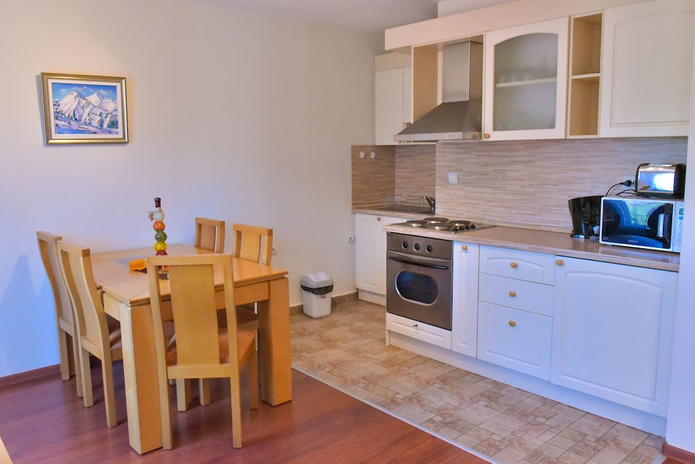 Bojur & Bojurland Apartment Complex 8/50