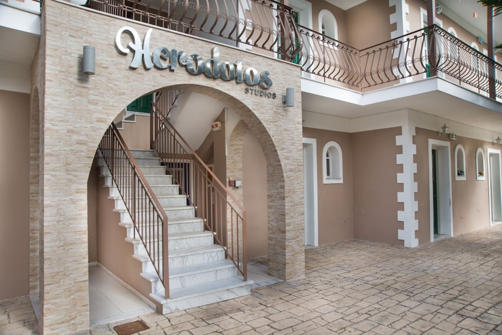 Herodotos Studios 4/70
