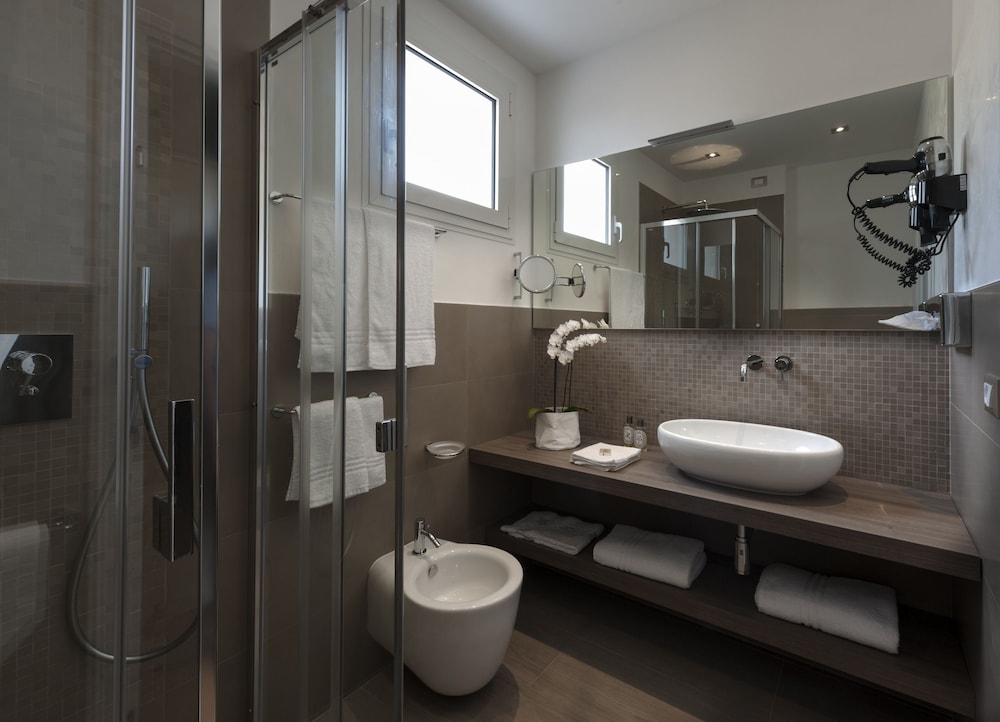 Le Soleil Hotel 56/60
