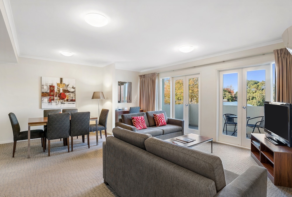 MainStay Suites Kew 35/60