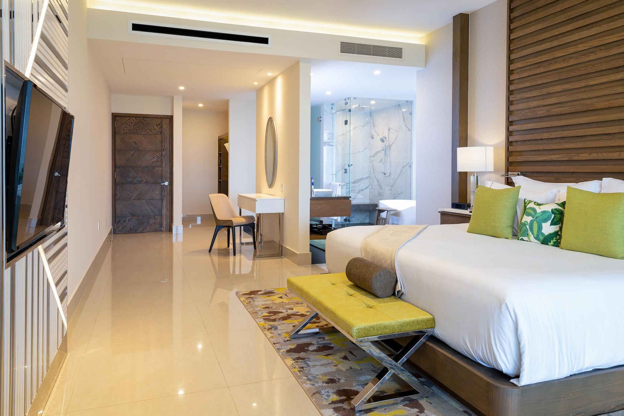 3 Bedrooms, Ocean Front