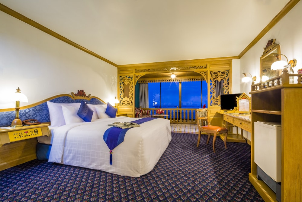 Lotus Hotel Pang Suan Kaew 8/25