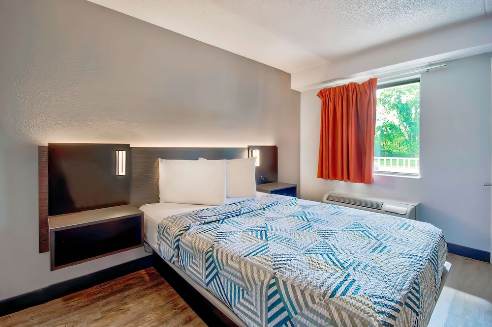 Motel6 Warren, MI - Detroit East 38/54