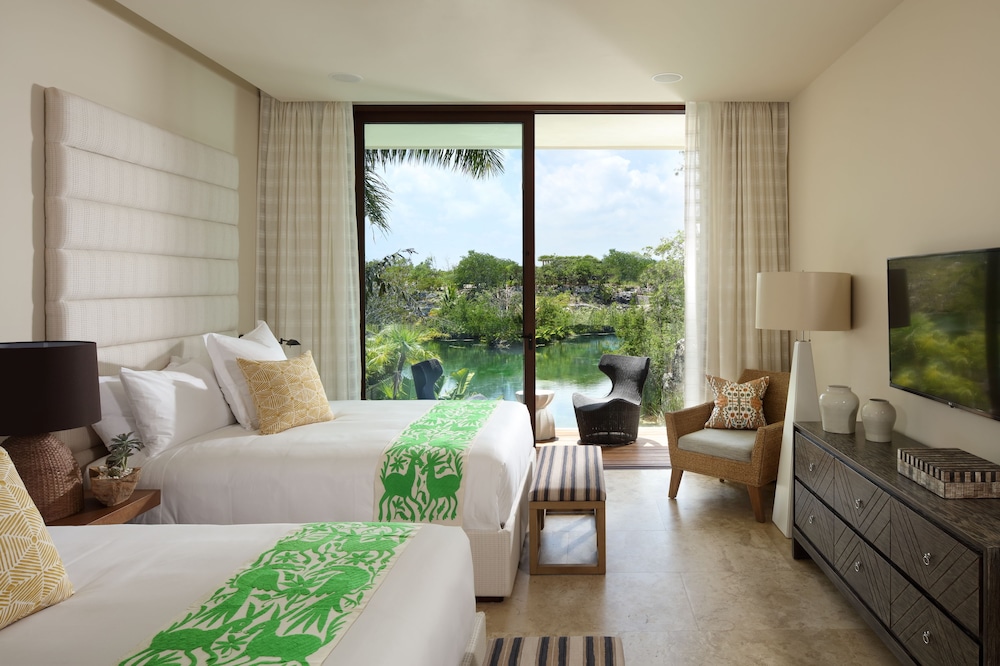 VILLA, MULTIPLE BEDS