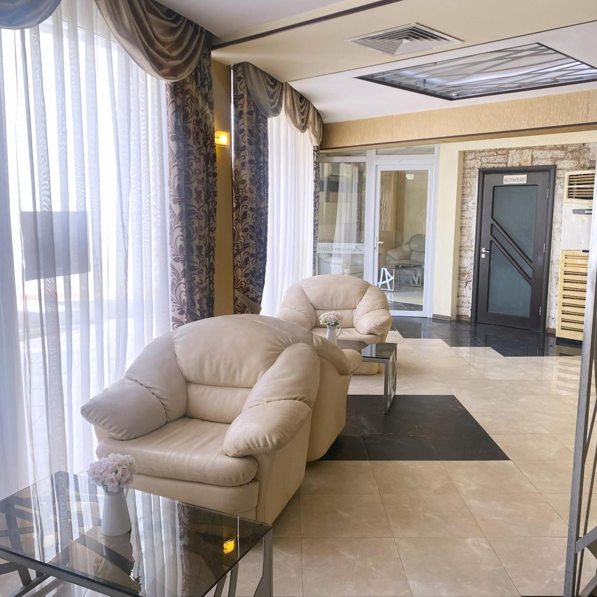 LOTOS HOTEL 38/61