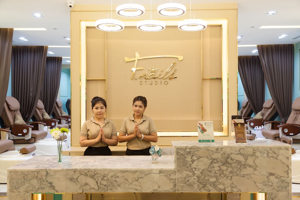 Grand 5 Hotel Plaza Sukhumvit Bangkok 9/63