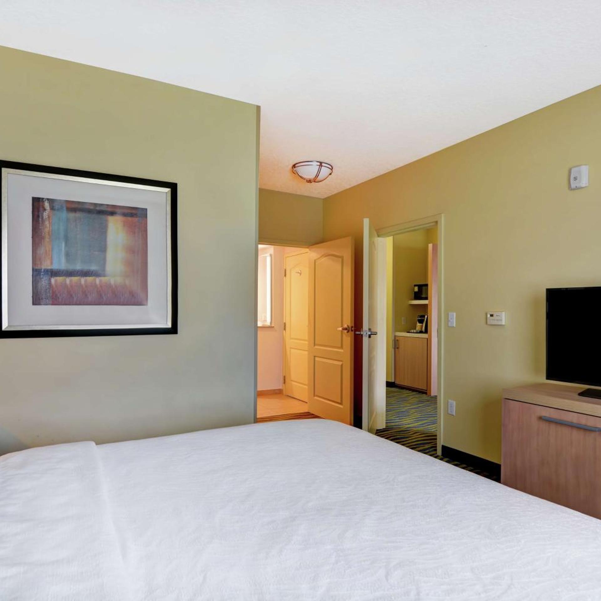 1 BEDROOM, SUITE, KING BED, SOFA