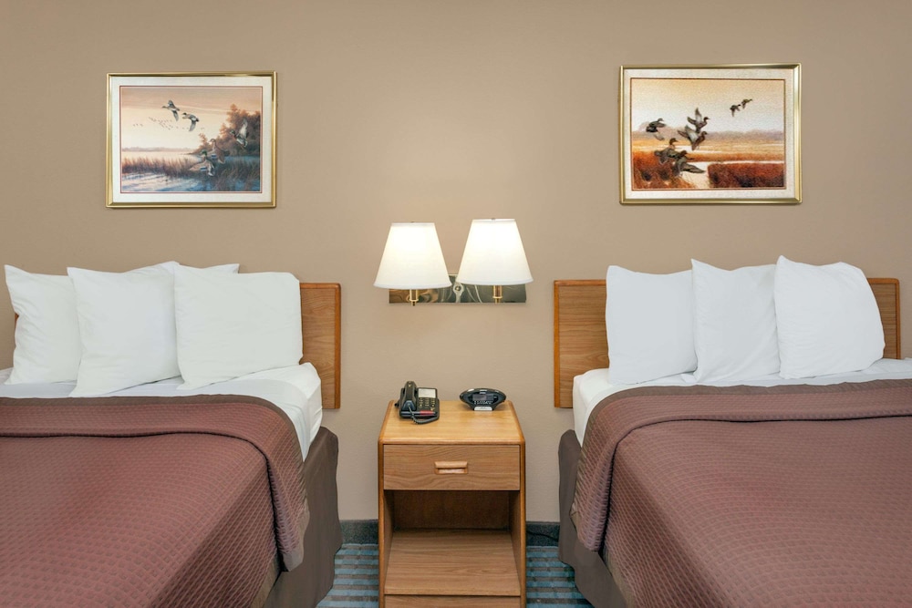 Days Inn By Wyndham Charleston 6/13
