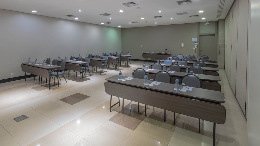 Hotel Deville Prime Cuiaba 78/86