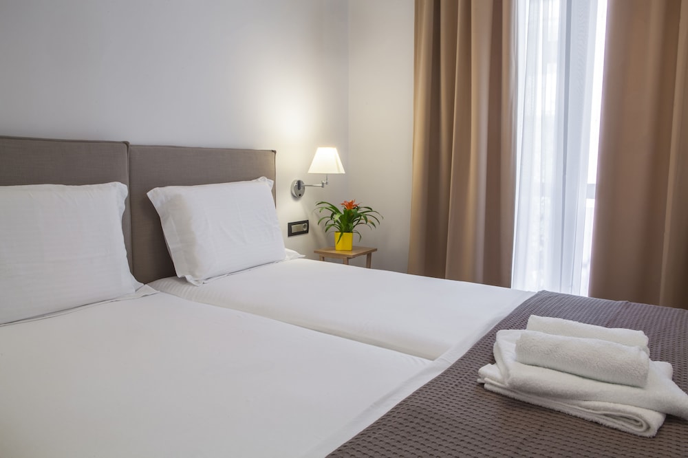 Anemos Rooms and Apartments 16/50