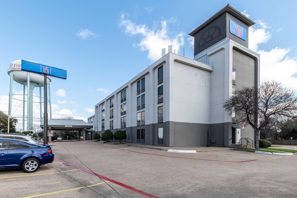 Motel6 Lewisville, TX - Medical City 55/64