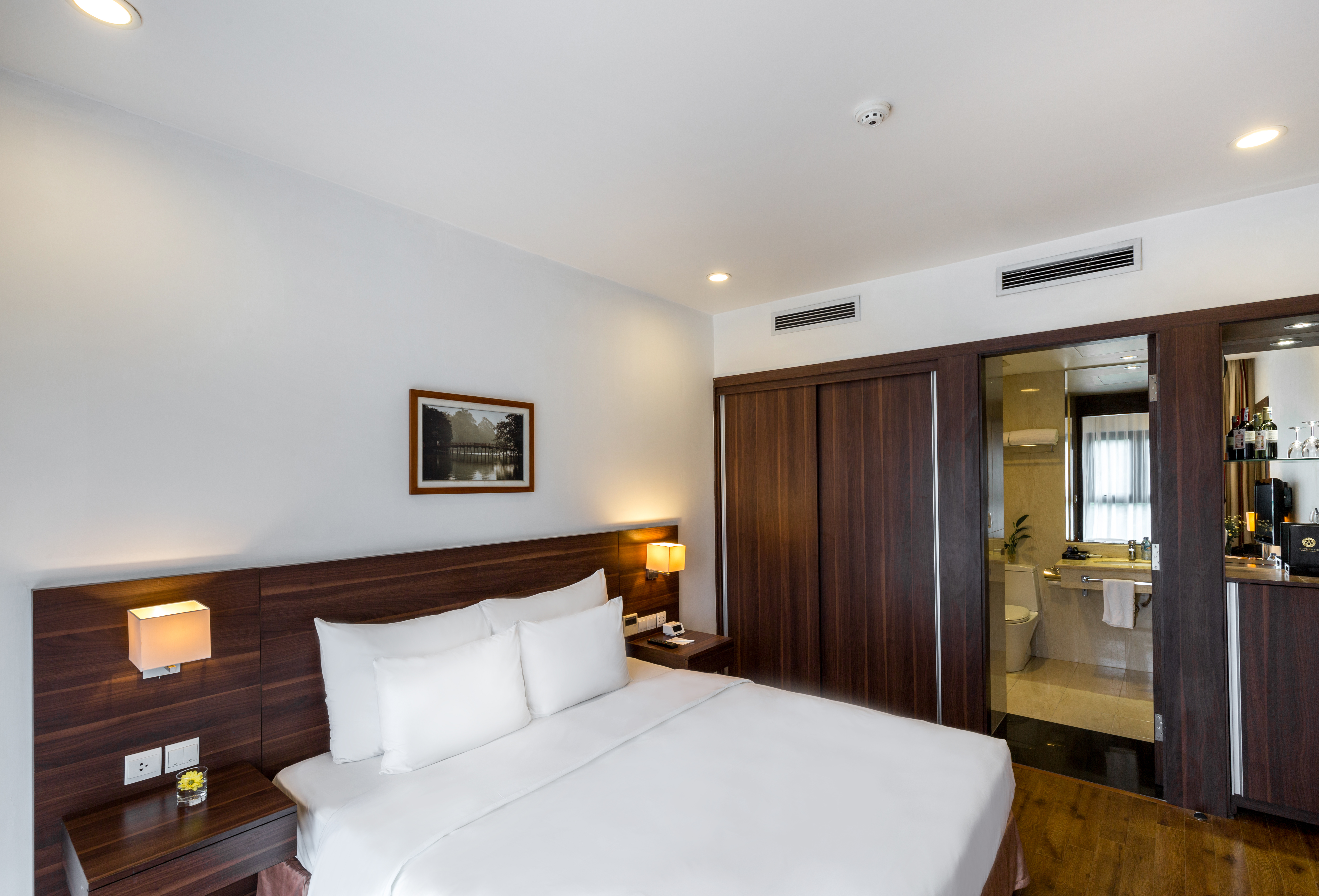 EXECUTIVE, DOUBLE OR TWIN BED, CITY VIEW