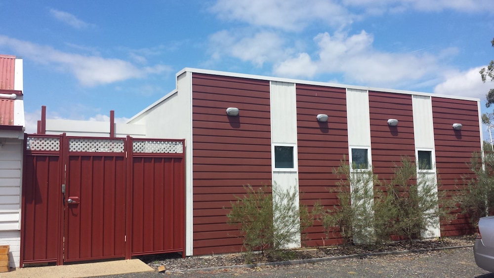 HEYFIELD RAILWAY HOTEL 4/19