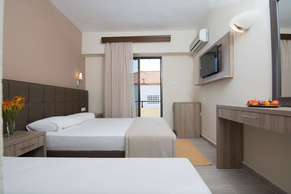 Superior, Triple, 1 Queen and 1 Single Bed