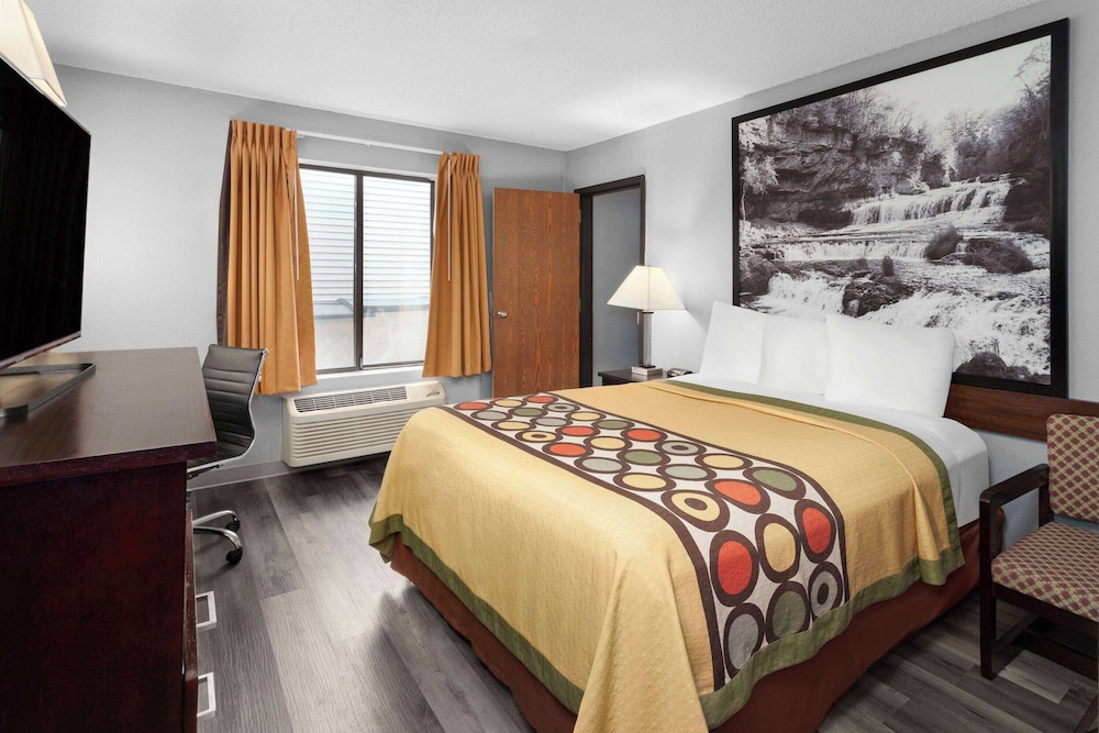 Efficiency, Suite, Queen Bed