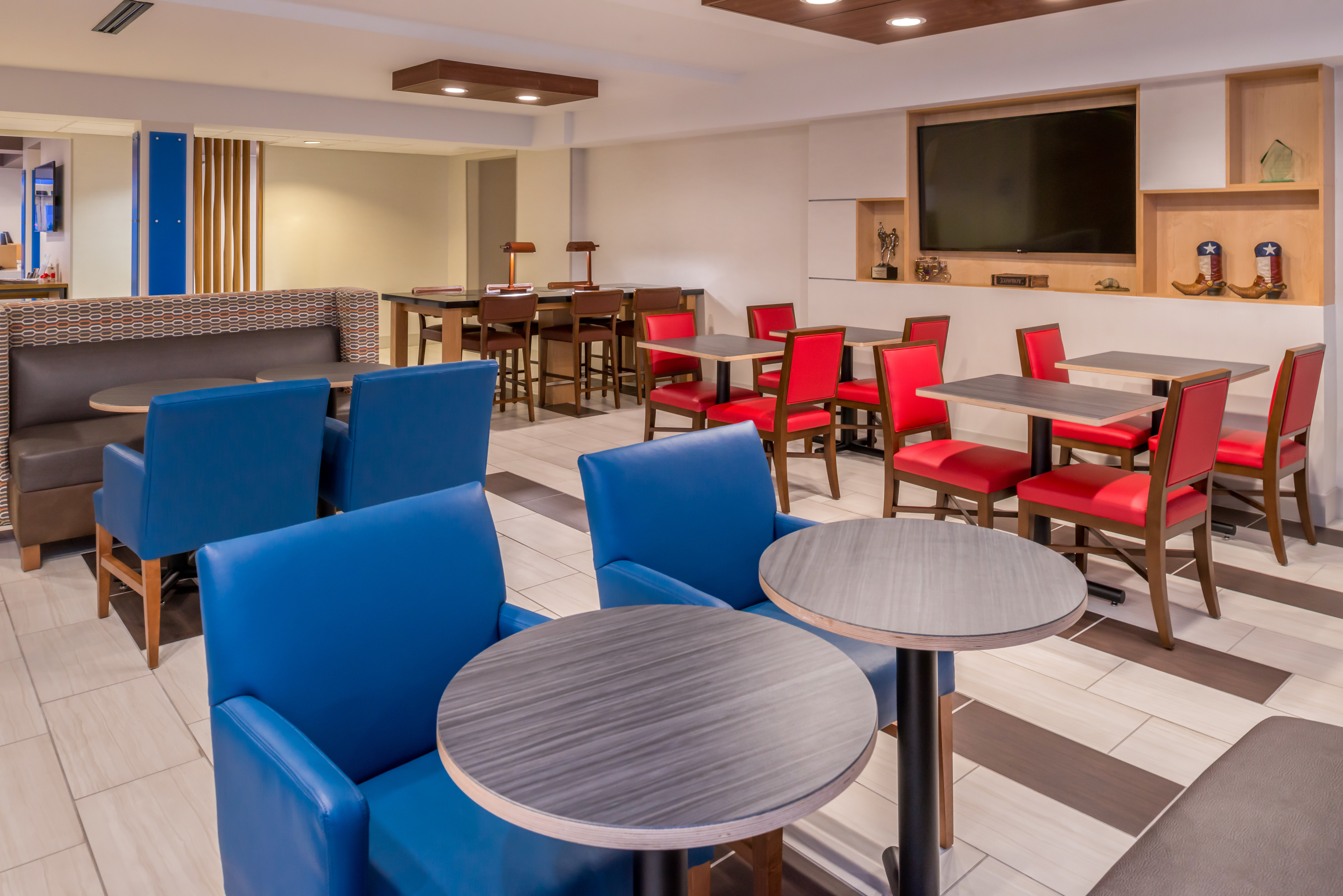 Holiday Inn Express Sierra Vista 66/76