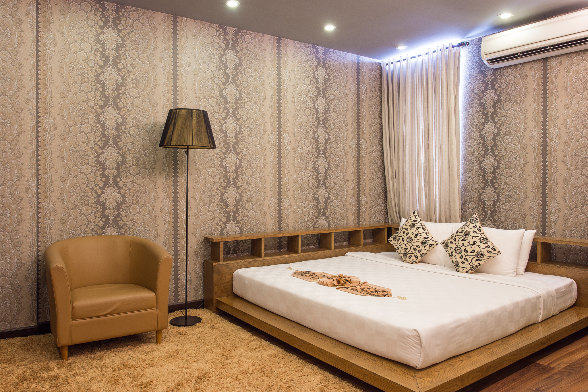 Valentine Hotel 18/36