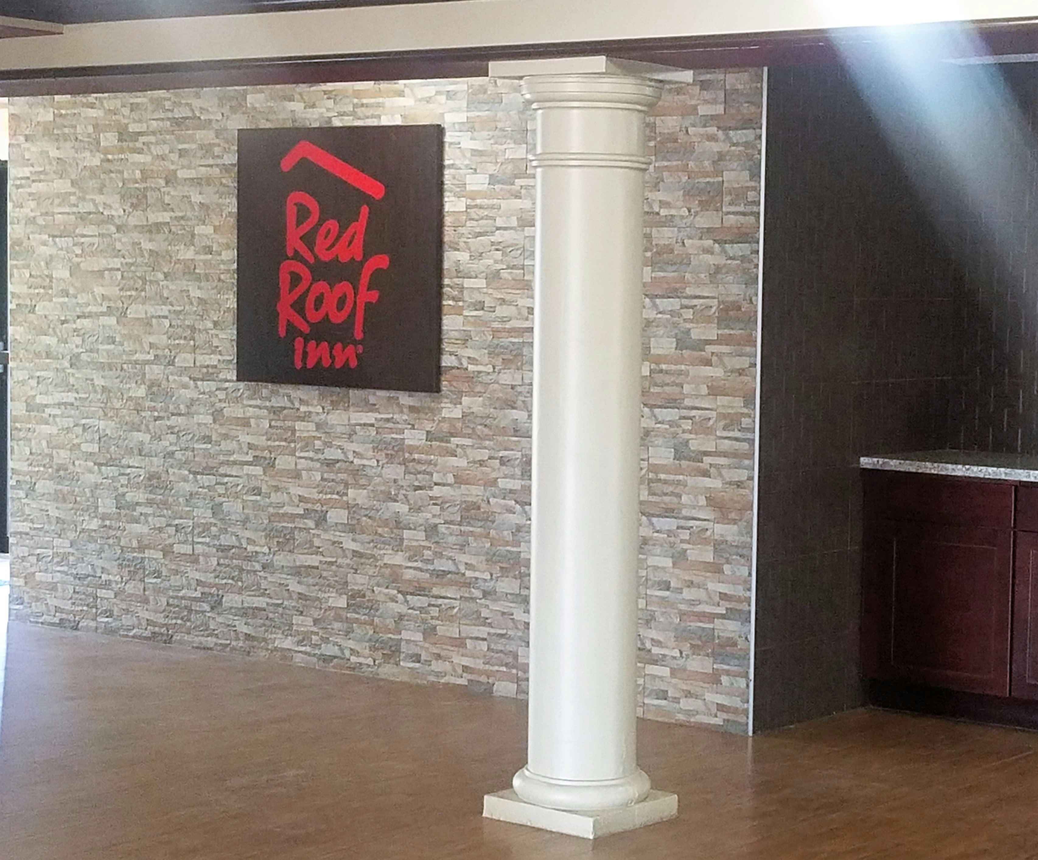 Red Roof Inn and Suites Houston Hobby Airport 17/24