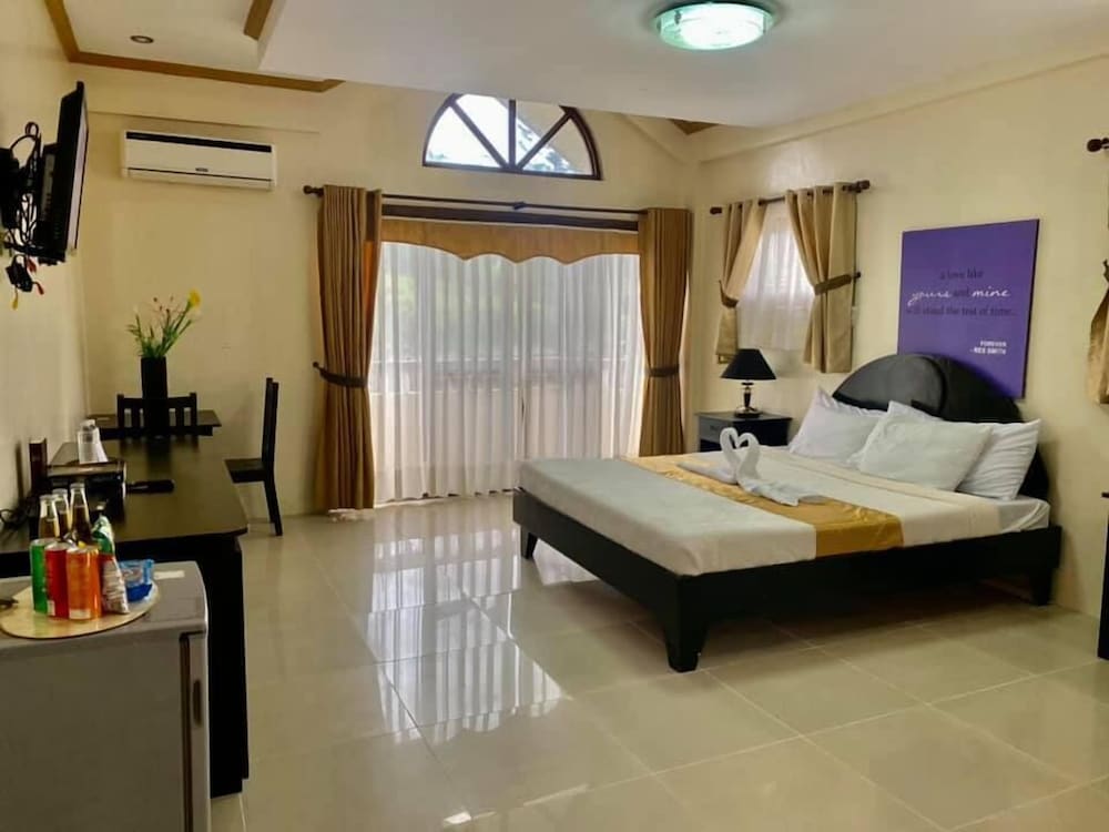LUXURY, STUDIO, SUITE