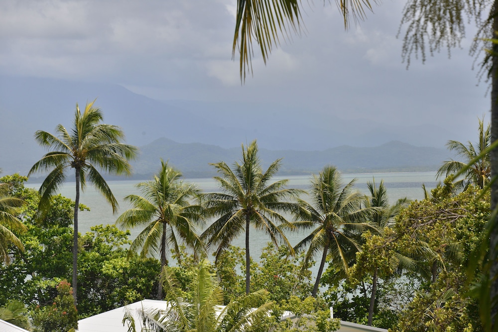 Club Tropical Resort 46/50
