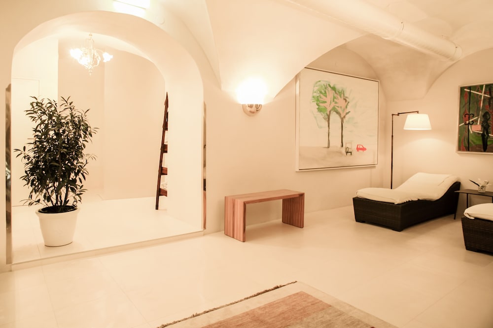 Schlossberghotel - Das Kunsthotel 40/64