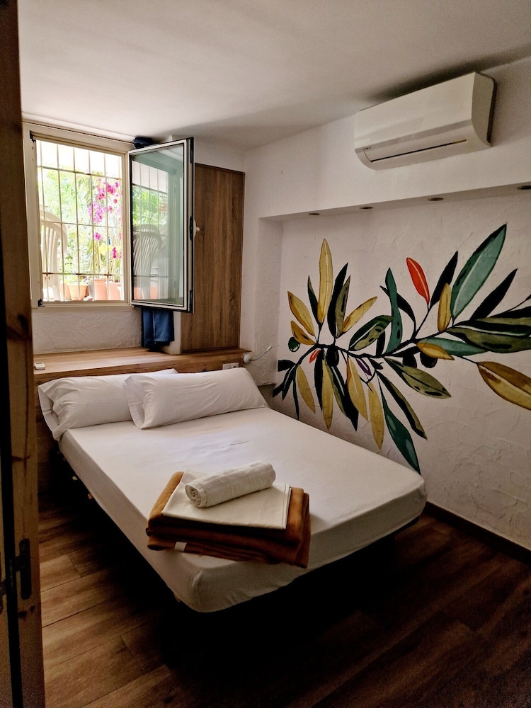 Y Hostel Mallorca - Albergue Juvenil 12/33