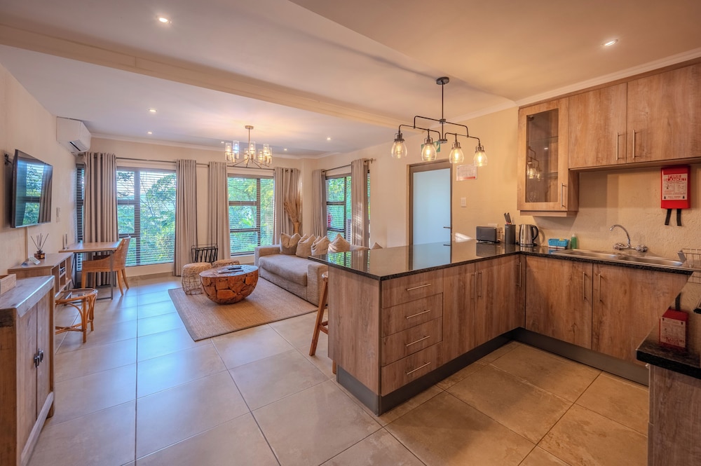 Bushbaby Valley Lodge 31/42
