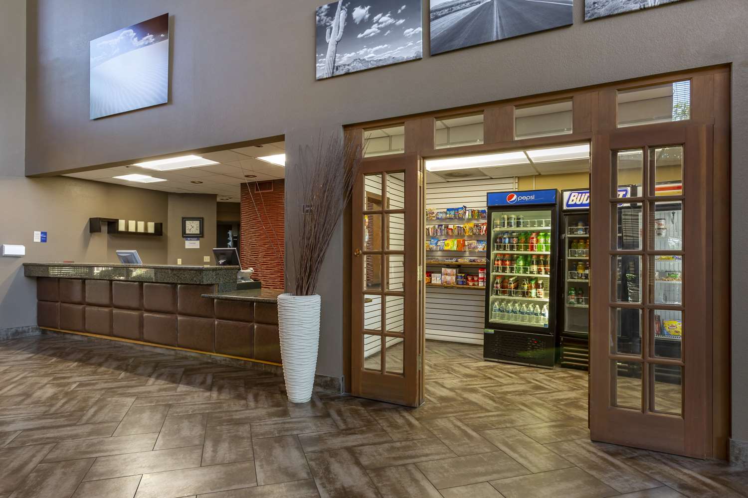 Best Western Plus Scottsdale Thunderbird Suites 9/46