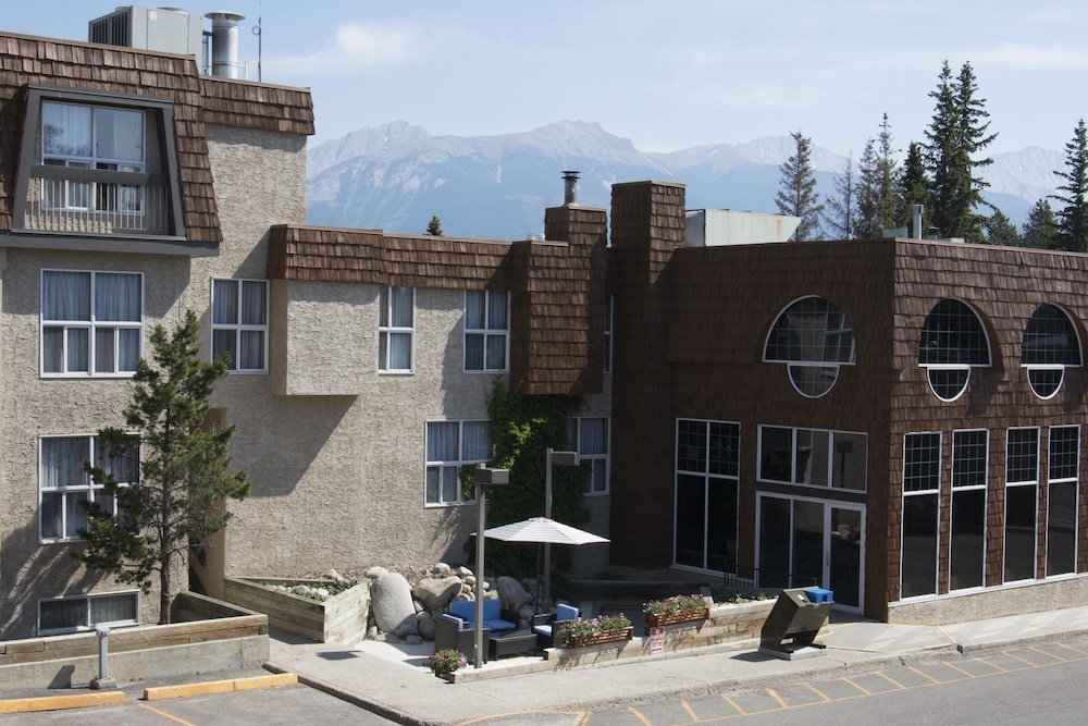 Tonquin Inn Jasper Hotel 1/37