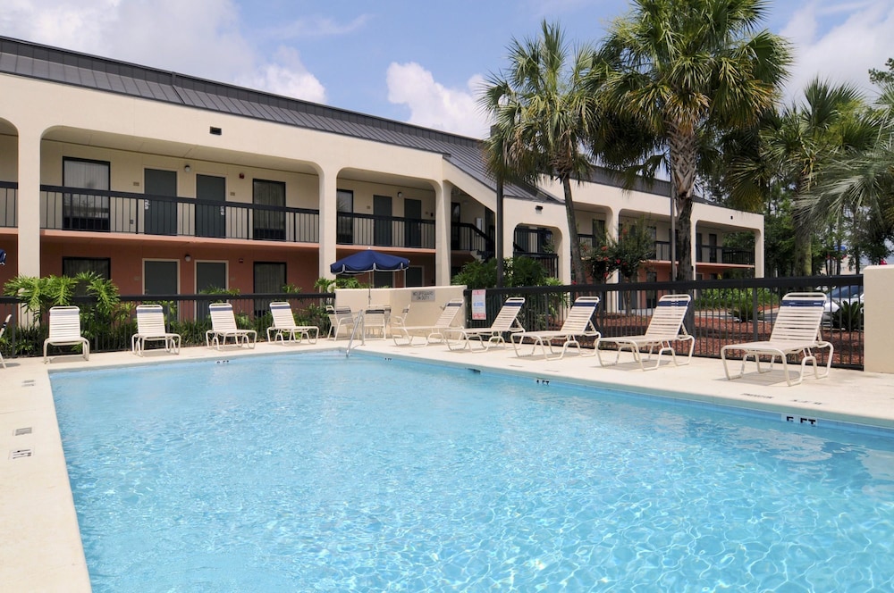 Baymont by Wyndham Tallahassee 4/50
