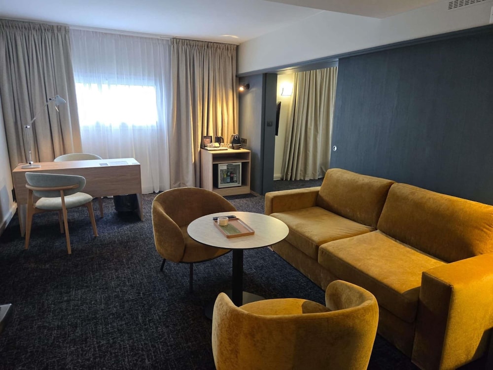 MERCURE RENNES CENTRE GARE 38/67