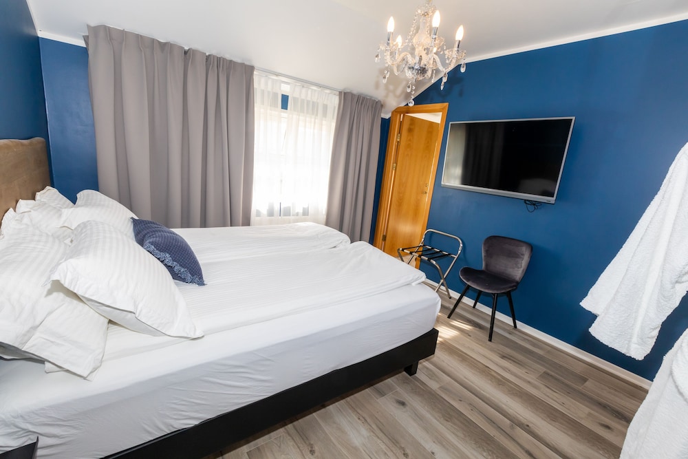 Standard, Double Bed, Mountain View