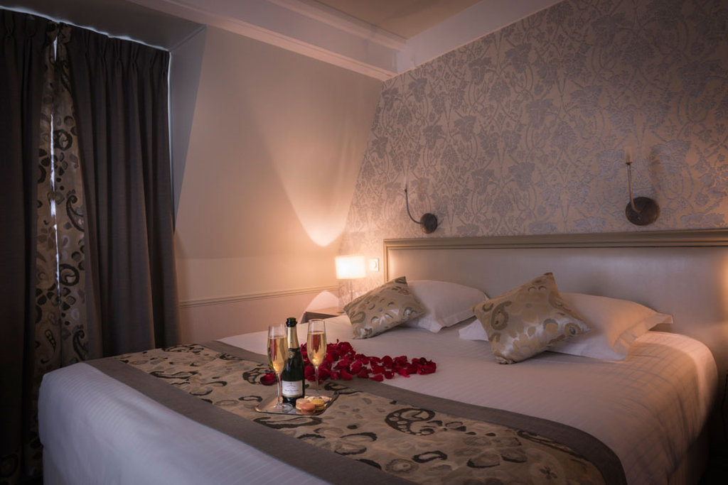 Hotel Monceau Wagram 11/69