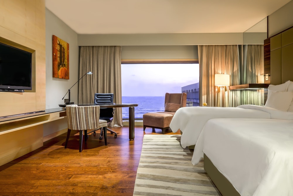 EXECUTIVE, TWIN BEDS