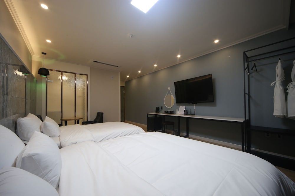 DELUXE, TWIN BEDS